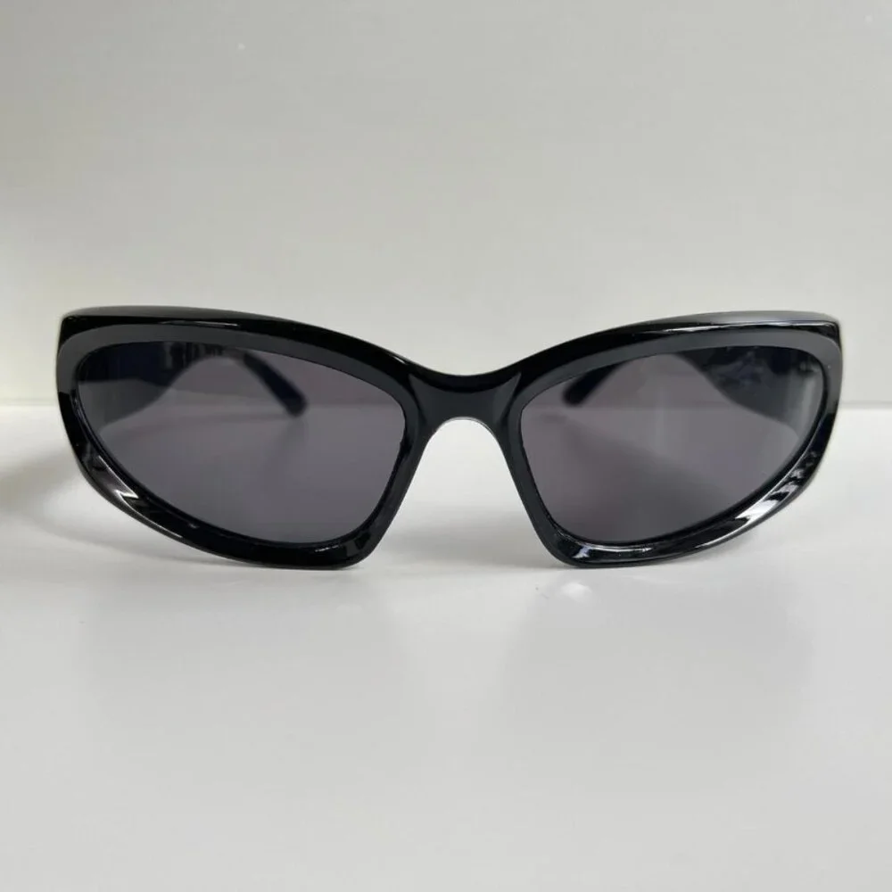 y2k 2000s vintage style black surfer sporty sunglasses